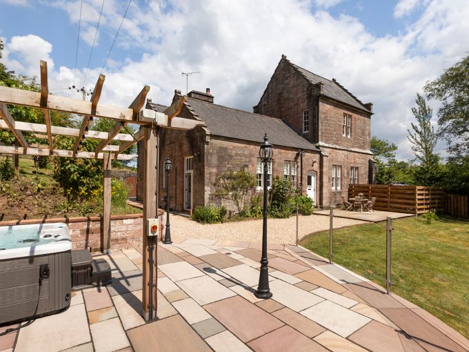 House, Hot tub and Garden